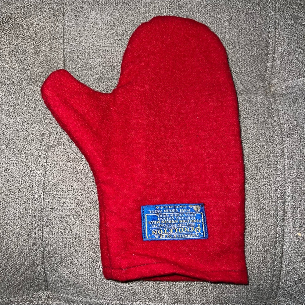Pendleton vintage oven mitt Red